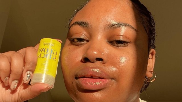 How To Use Sunscreen Under Makeup: Flawless Sun Protection