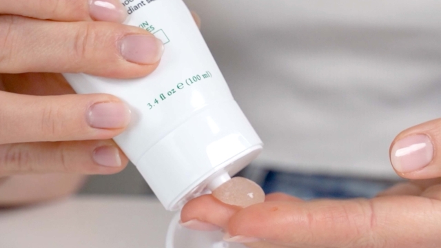 How To Use Mario Badescu Exfoliating Scrub: Quick Routine